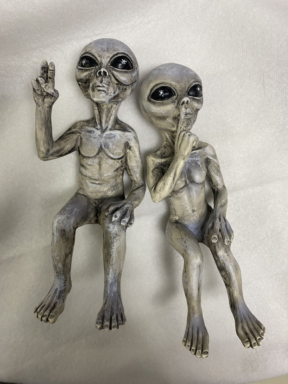Cosmic Alien UFO Garden Statue - Resin Outdoor Ornaments for Yard & Lawn Decoration
