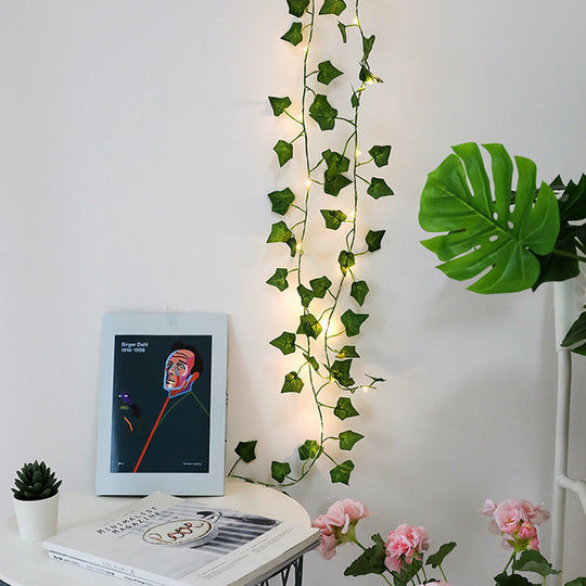 Autumn Charm: Maple Leaf Rattan Decorative String Lights