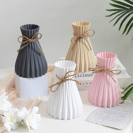 Sleek Modern Flower Vase - Creative Minimalist Design for Home Decor
