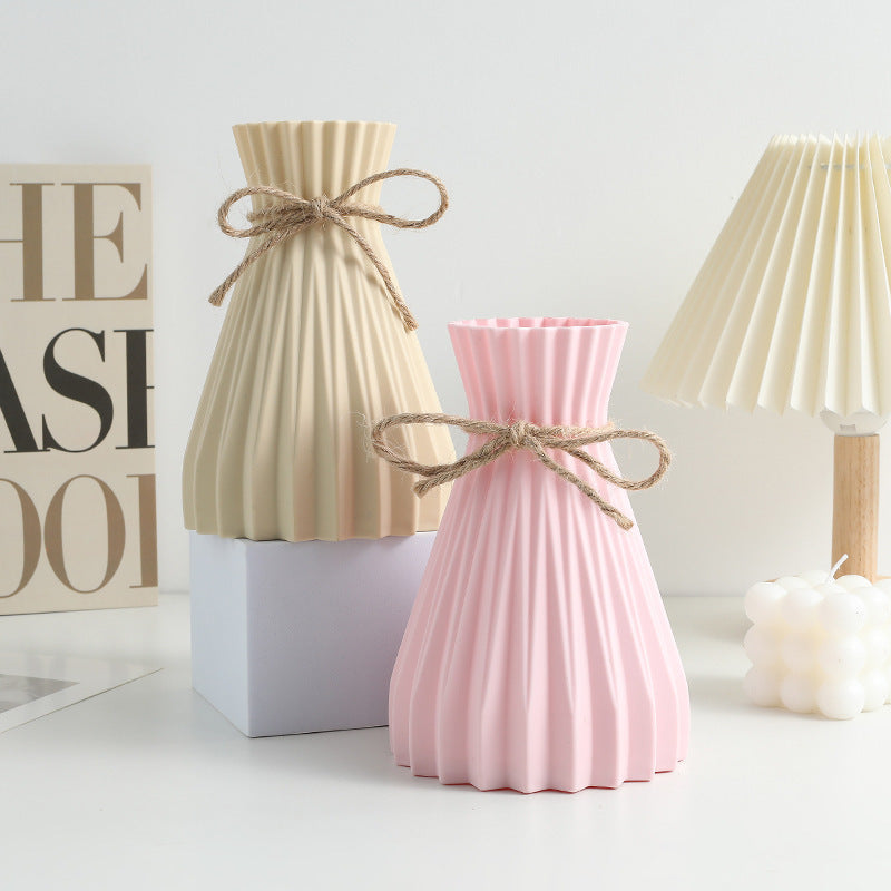 Sleek Modern Flower Vase - Creative Minimalist Design for Home Decor