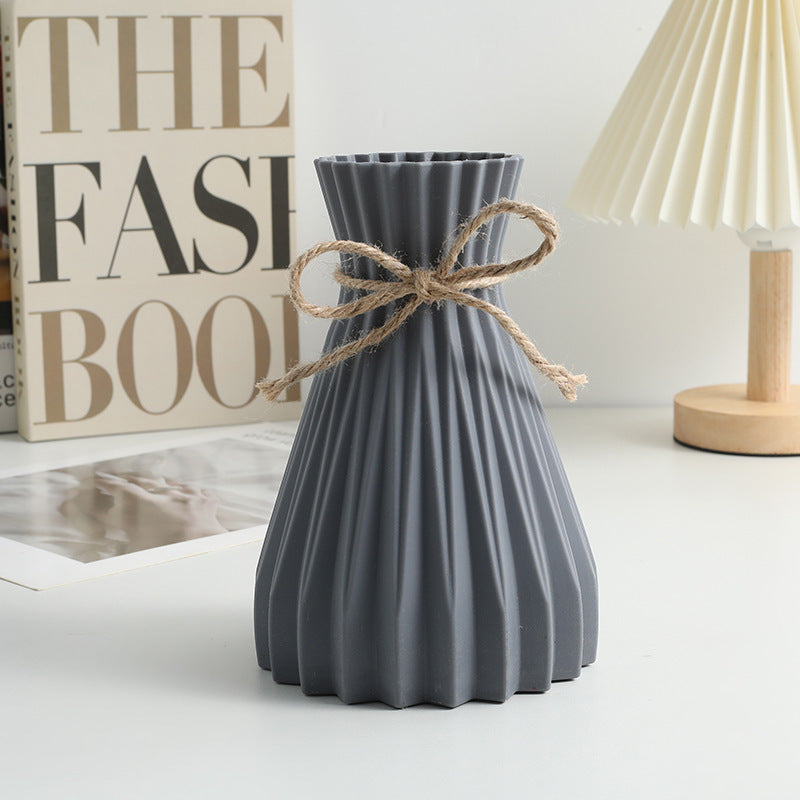 Sleek Modern Flower Vase - Creative Minimalist Design for Home Decor