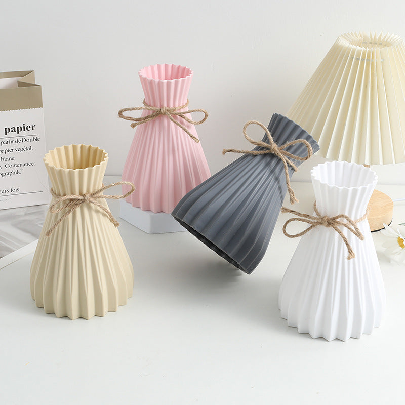 Sleek Modern Flower Vase - Creative Minimalist Design for Home Decor
