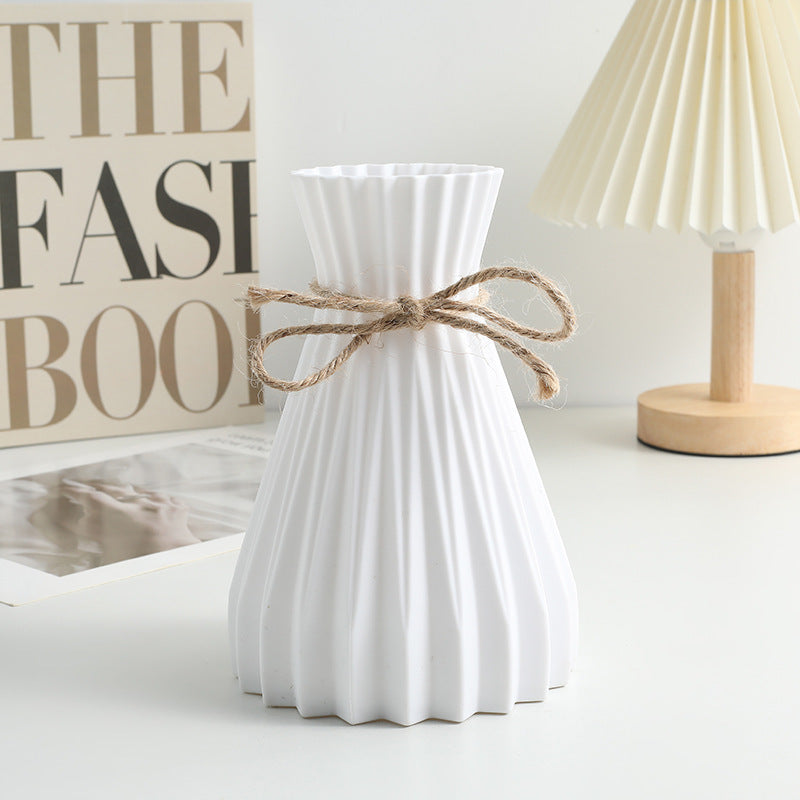 Sleek Modern Flower Vase - Creative Minimalist Design for Home Decor