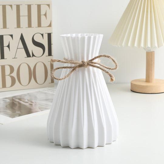 Sleek Modern Flower Vase - Creative Minimalist Design for Home Decor